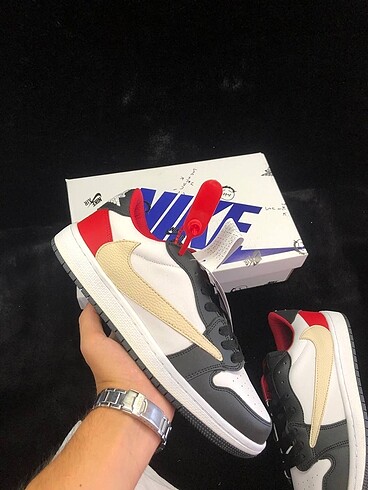 42 Beden kırmızı Renk Nike Jordan Travis Scott Low Red