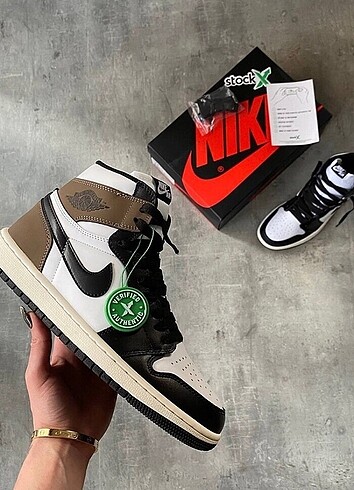 Air Jordan 1 dark mocha
