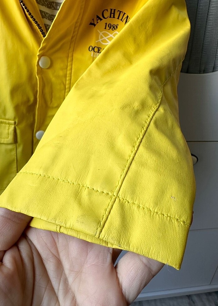 Sarı yağmurluk - Görsel 4