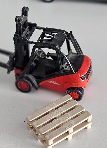 Siku 1 /50 Linde Forklift