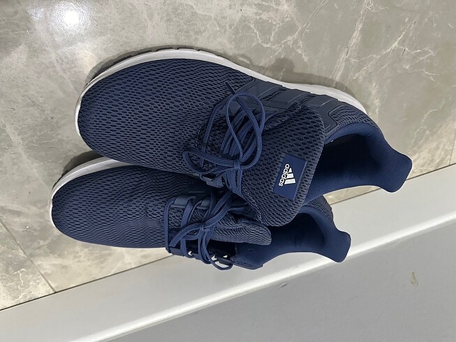 45 Beden Adidas Spor Ayakkabı