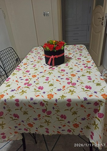 Çiçek Desenli Çok Renkli Masa Örtüsü - Görsel 2