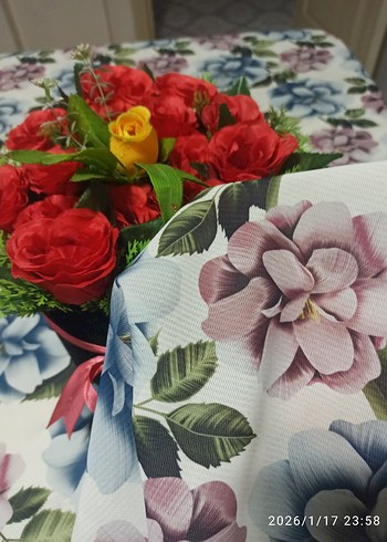 Çiçek Desenli Çok Renkli Masa Örtüsü - Görsel 7