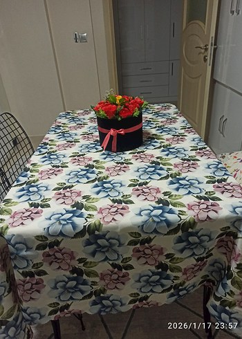 Çiçek Desenli Çok Renkli Masa Örtüsü - Görsel 6