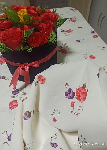 Çiçek Desenli Çok Renkli Masa Örtüsü - Görsel 5