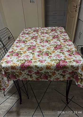 Çiçek Desenli Çok Renkli Masa Örtüsü - Görsel 18