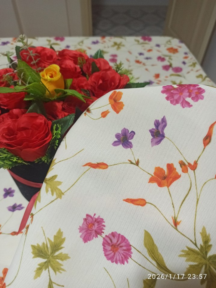 Çiçek Desenli Çok Renkli Masa Örtüsü - Görsel 3