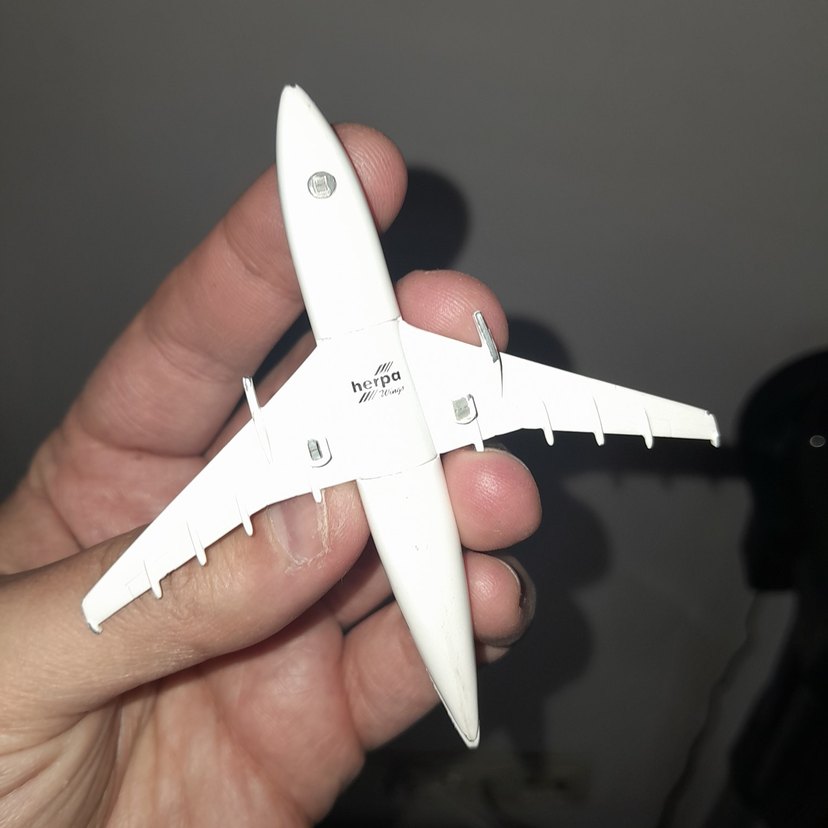 Beyaz Turkish Uçak Model Kiti - Görsel 3