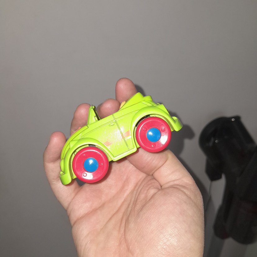 Renkli Yeşil Oyuncak Araba - Görsel 4