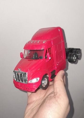 Kırmızı Oyuncak Tır - Görsel 2