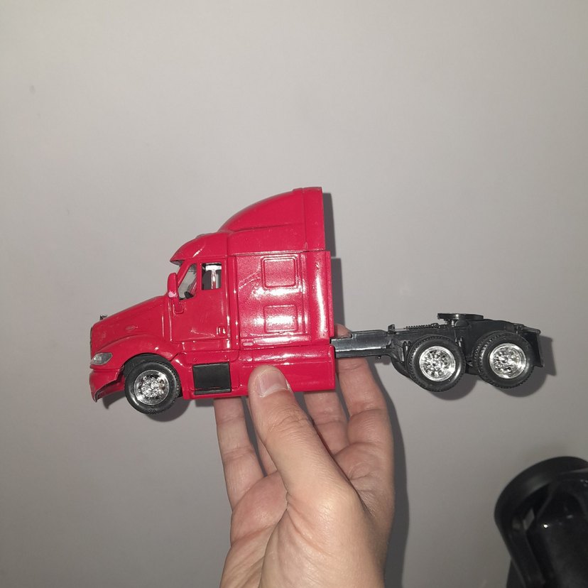 Kırmızı Oyuncak Tır - Görsel 3