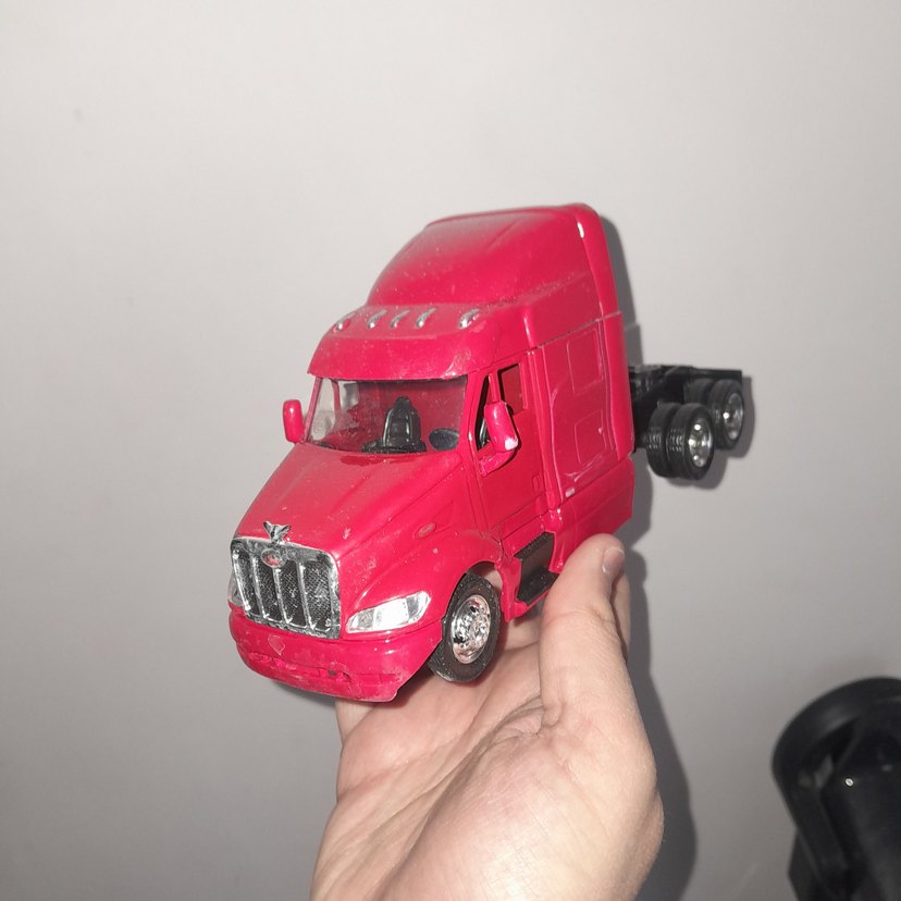 Kırmızı Oyuncak Tır - Görsel 2