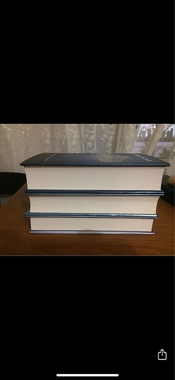  Kızıl kraliçe üç kitap