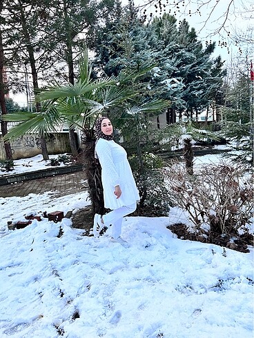 40 Beden Ürün 3 4 kere giydim yeni sayılır