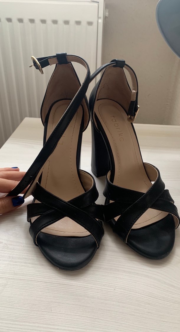 Siyah kalın topuklu ayakkabı - Görsel 3