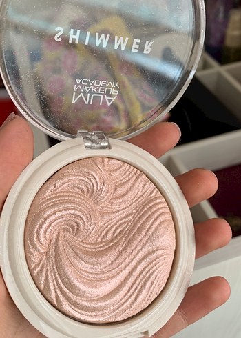 MUA Makeup Academy Işıltılı Aydınlatıcı Pudra - Görsel 2