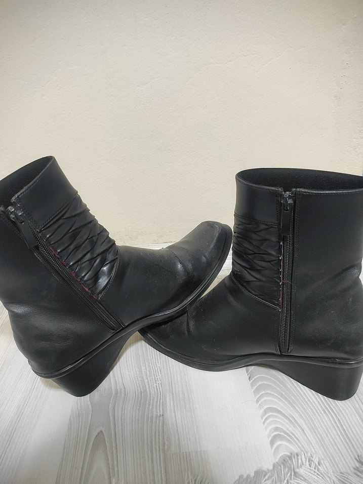 Siyah Deri Kadın Dolgu Topuklu Bot - Görsel 4