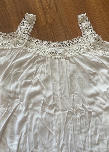 Pull and Bear Dantel Detaylı Beyaz Bohem Bluz