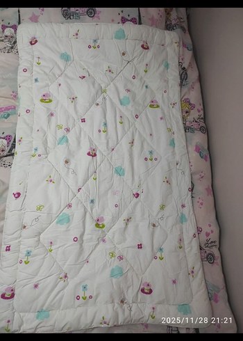 pastel renklerde elyaf bebek yorganı ve nevresim takımı - Görsel 2