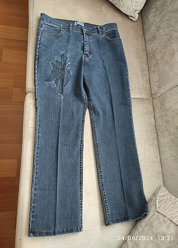 Kadın kot pantalon. - Görsel 3