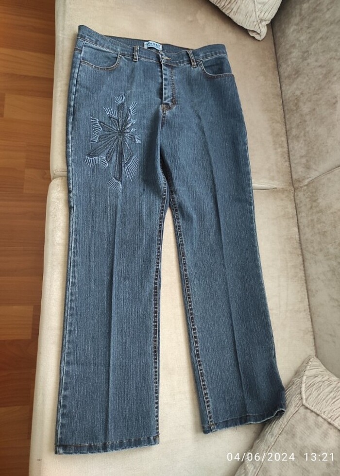 Kadın kot pantalon. - Görsel 3