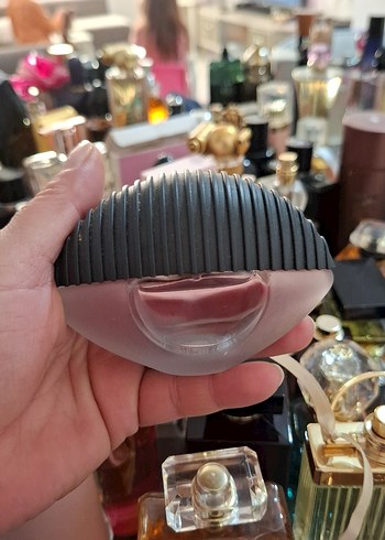 Kadın Parfümü Siyah Kapaklı Şişe kenzo