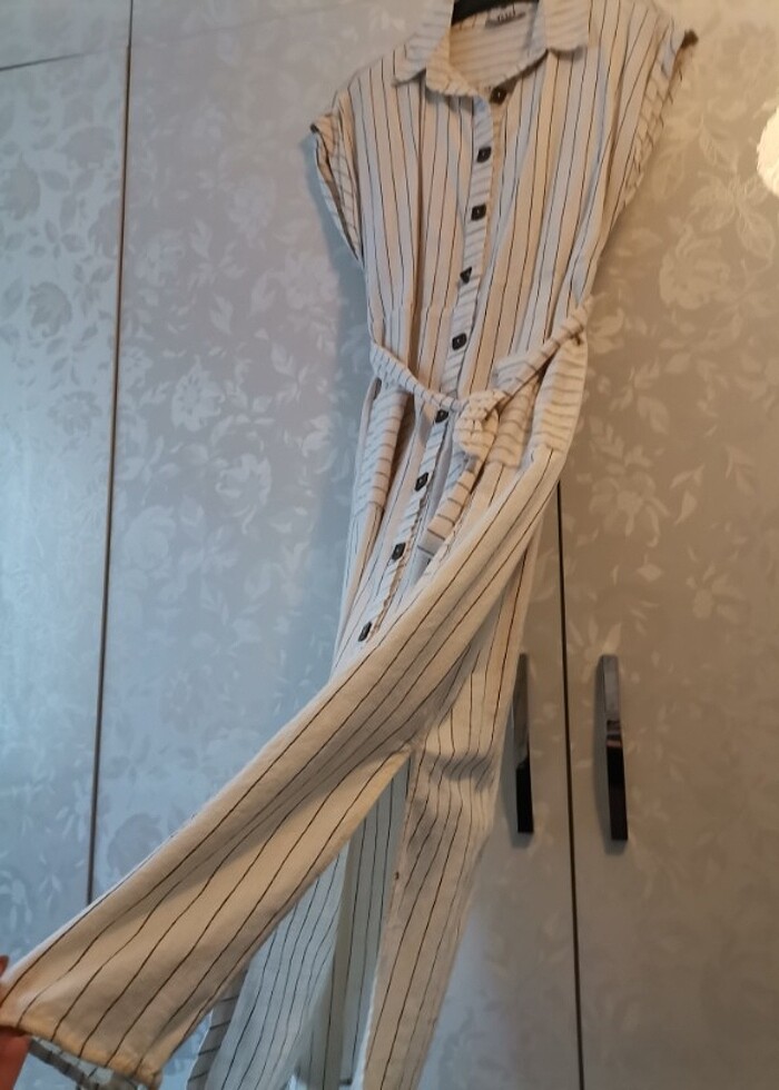 Yırtmaçlı keten elbise  - Görsel 3