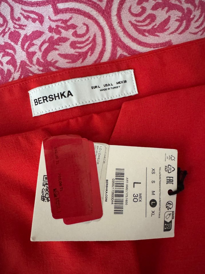 Bershka Düğmeli Kırmızı Mini Büstiyer bluz crop - Görsel 3