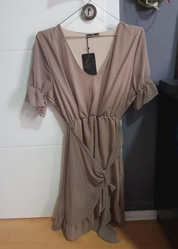 puantiyeli vizon renk elbise - Görsel 3