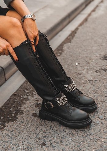 Zincir Detaylı Siyah Uzun Gotik Postal - Görsel 2