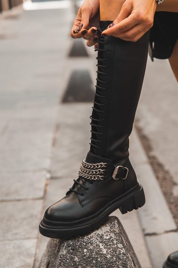 Zincir Detaylı Siyah Uzun Gotik Postal - Görsel 4