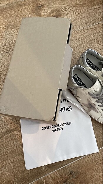 Golden Goose Deluxe Golden goose
