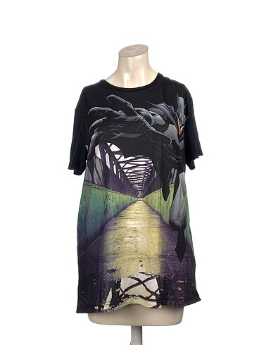 Primark T-shirt %70 İndirimli.