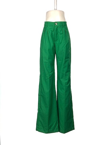 Bershka Kumaş Pantolon %70 İndirimli.