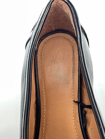 38 Beden siyah Renk PreLoved Babet %70 İndirimli.