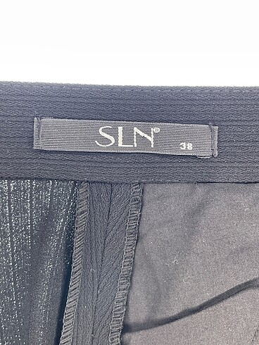 38 Beden siyah Renk PreLoved Kumaş Pantolon %70 İndirimli.
