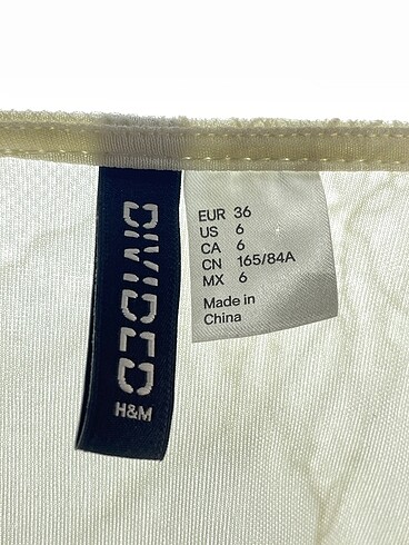 36 Beden beyaz Renk H&M T-shirt %70 İndirimli.