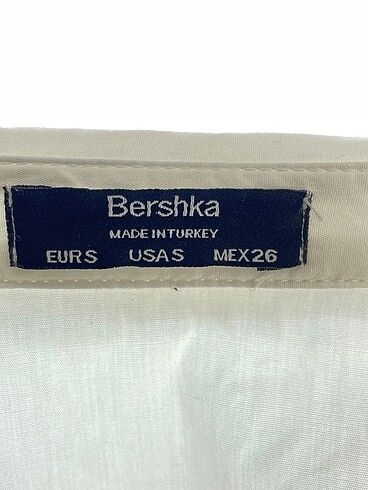 s Beden beyaz Renk Bershka Gömlek %70 İndirimli.