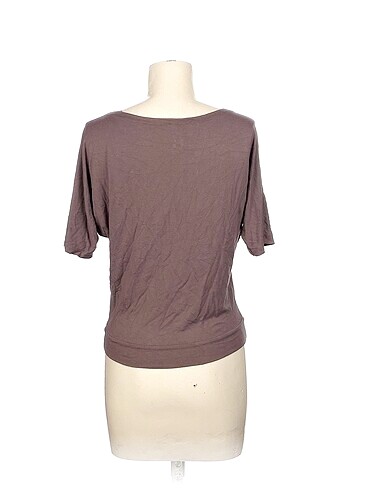 universal Beden PreLoved T-shirt %70 İndirimli.