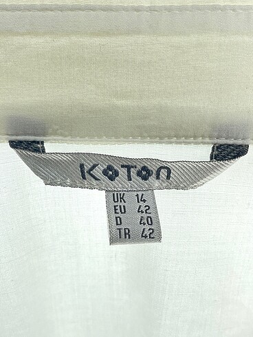 42 Beden beyaz Renk Koton Gömlek %70 İndirimli.