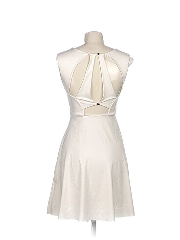 36 Beden PreLoved Kısa Elbise %70 İndirimli.