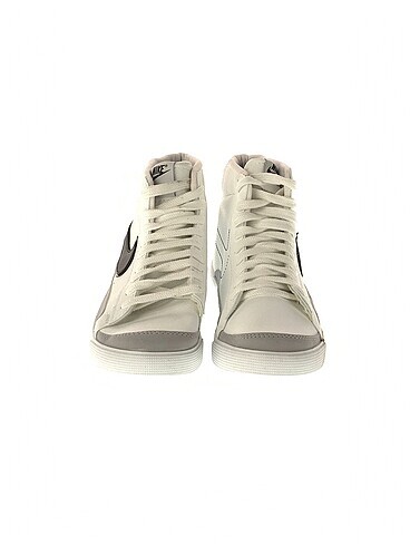 39 Beden PreLoved Spor Ayakkabı %70 İndirimli.