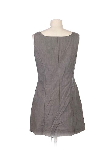 40 Beden PreLoved Kısa Elbise %70 İndirimli.