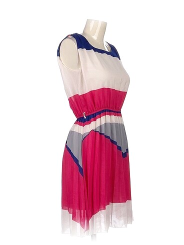 Batik Batik Kısa Elbise %70 İndirimli.