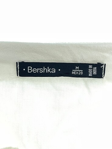 m Beden beyaz Renk Bershka Gömlek %70 İndirimli.