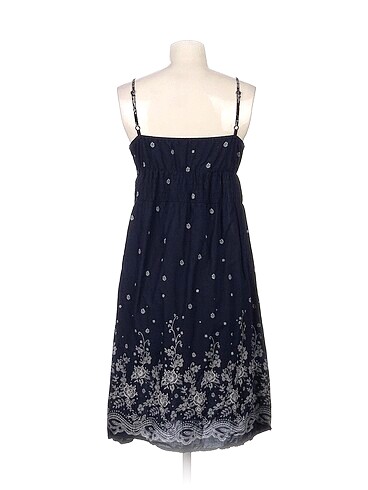 m Beden PreLoved Kısa Elbise %70 İndirimli.