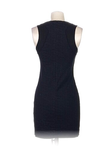 m Beden PreLoved Kısa Elbise %70 İndirimli.