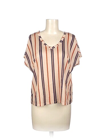 Defacto T-shirt %70 İndirimli.