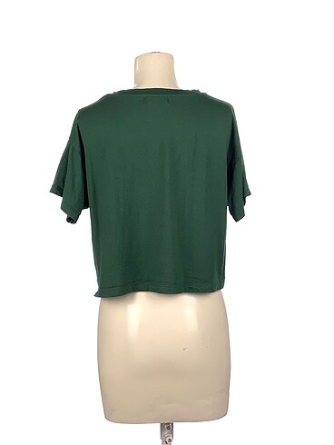 m Beden Pull and Bear T-shirt %70 İndirimli.