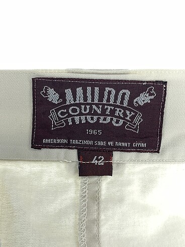 42 Beden beyaz Renk PreLoved Midi Etek %70 İndirimli.